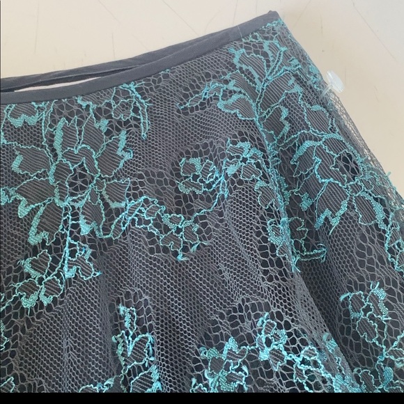 BURBERRY, Girls Pleated Lace Skirt, Size 10Y - Picture 3 of 10